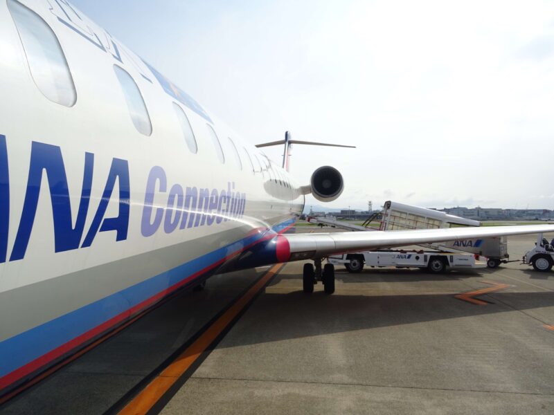 福岡空港に駐機中のIBEX機（ANA3117便）