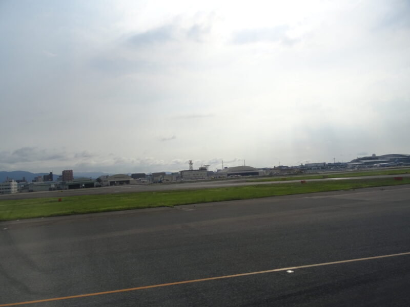 福岡空港を離陸するANA3117便