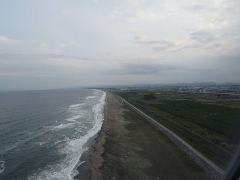 仙台空港に着陸しようとしている飛行機