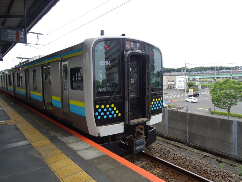 鹿島神宮駅に停車中のe131系