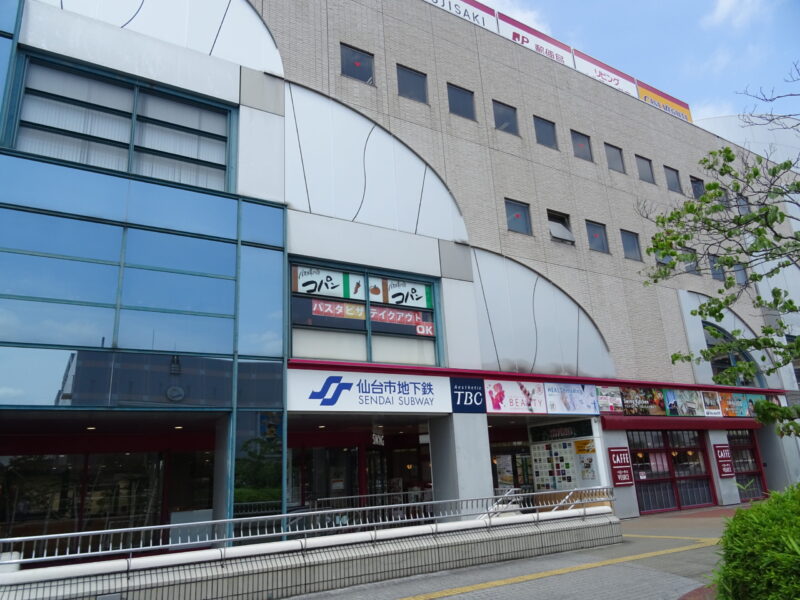泉中央駅の入口