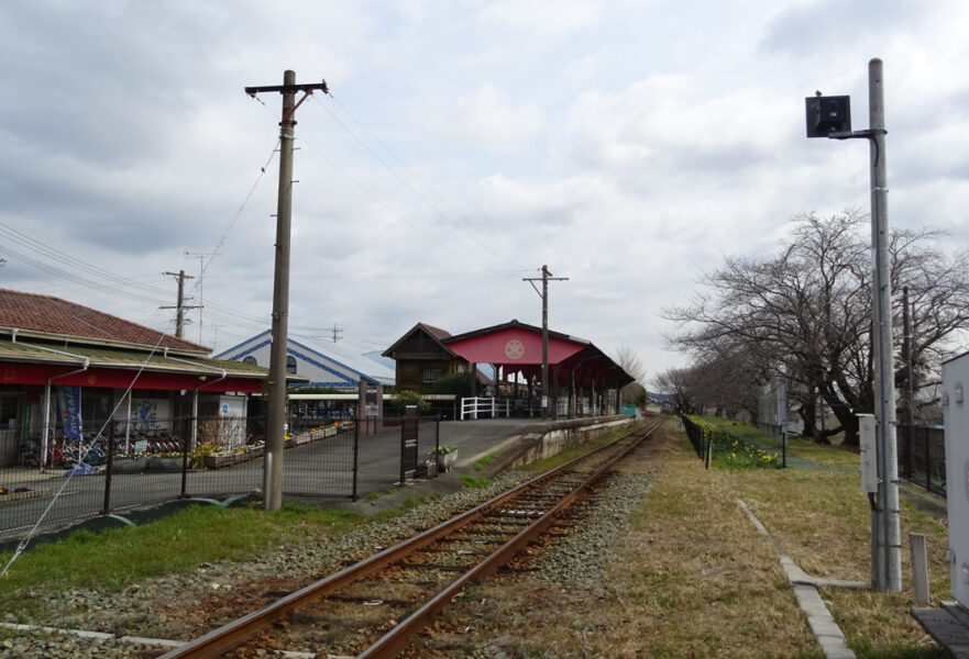 天浜線の気賀駅ホーム全体