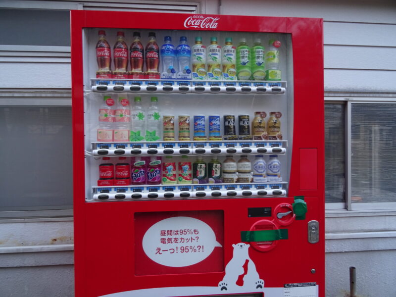面白山高原駅前にあるコカコーラの自動販売機