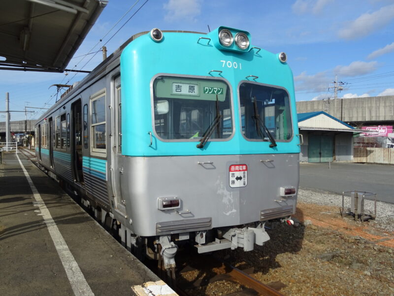 岳南江尾駅に停車中の岳南電車７０００形