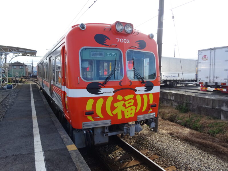 岳南江尾駅に停車中の岳南電車