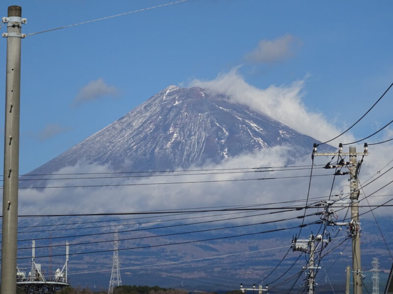 岳南富士岡駅のホームから見える富士山