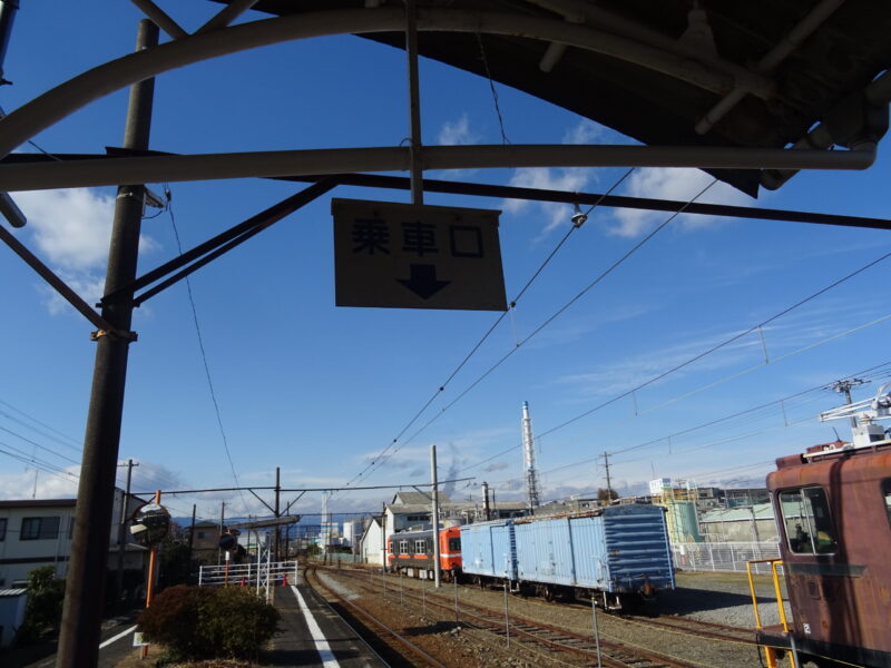 岳南富士岡駅のホーム