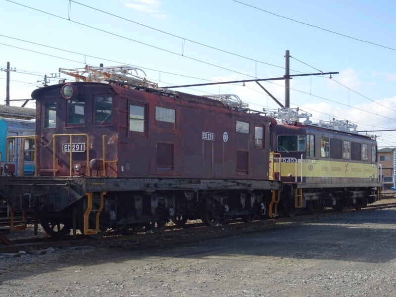 岳南富士岡駅で留置されている機関車