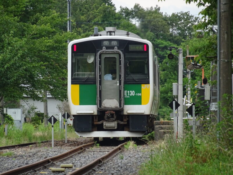 久留里駅に停車中の久留里線普通列車