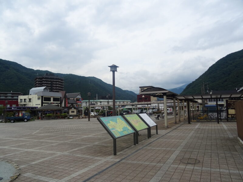 東武鬼怒川温泉駅の駅前