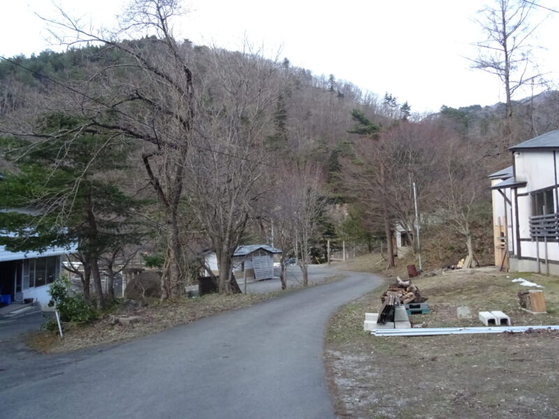 面白山高原駅前の通り