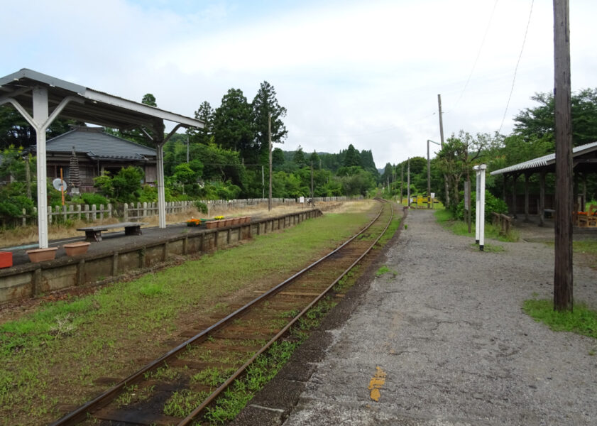 小湊鐵道の列車が去った後の上総中野駅