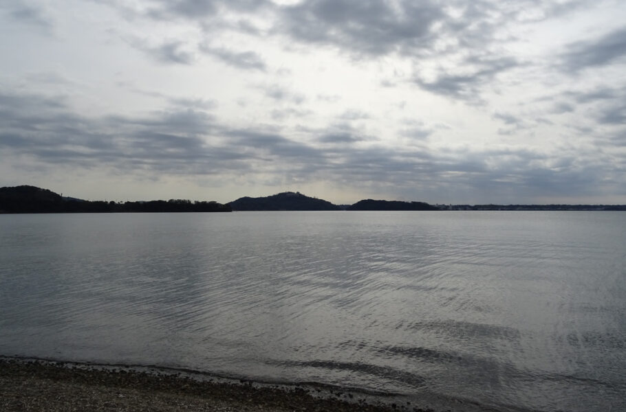 浜名湖の北側を歩く