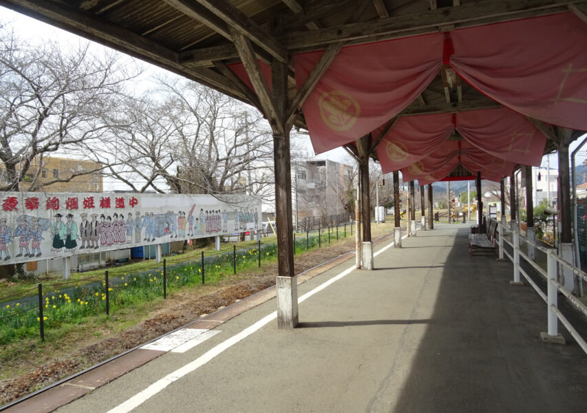 天浜線・気賀駅のプラットホーム