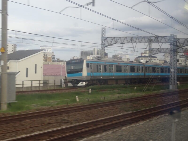 赤羽駅前を走行中の京浜東北線