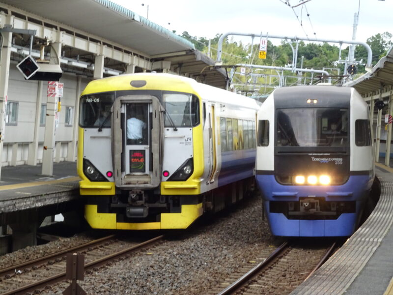 大原駅で特急わかしお