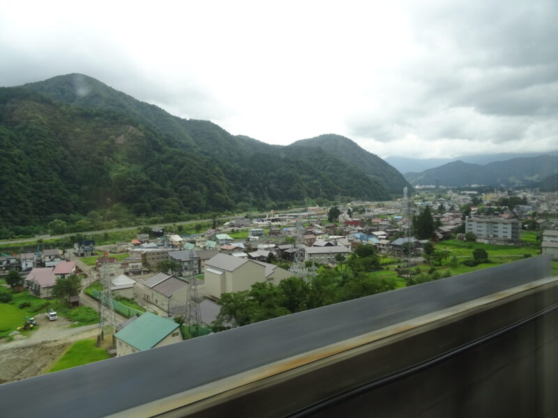 越後湯沢駅に到着するＭａｘとき３２６号