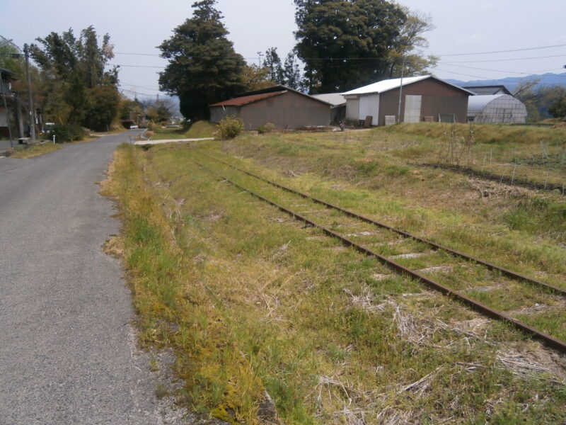 泰久寺駅前にある倉吉線の線路