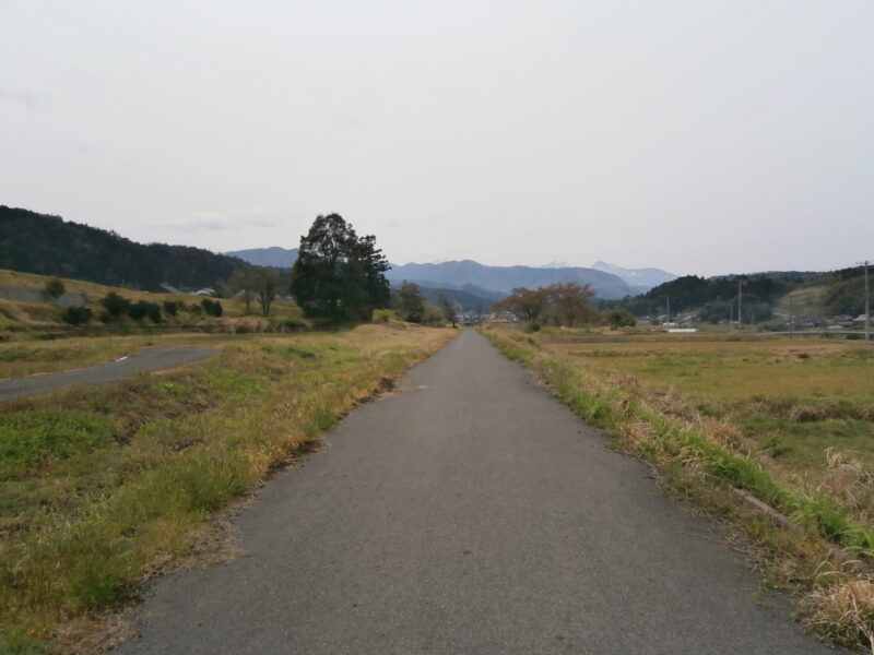 倉吉線は山守駅に続く