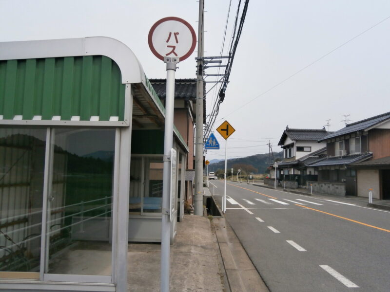 倉吉線山守駅近くにある下堀バス停