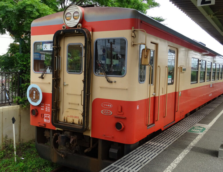 大原駅に停車中のいすみ鉄道の列車