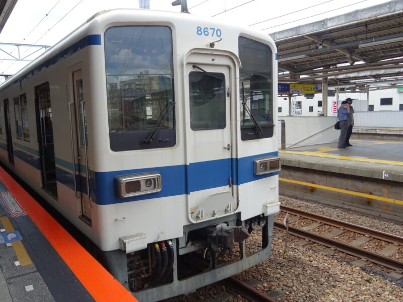 東武曳舟駅に停車中の８６００系