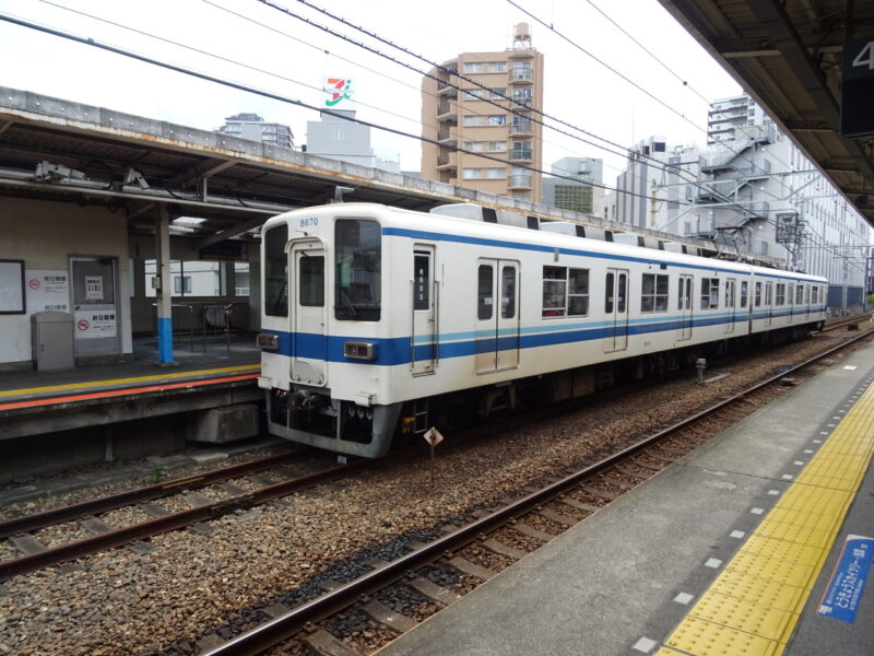 東武曳舟駅に停車中の８６００系