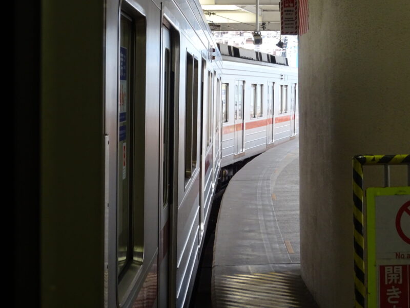 東武の普通列車の入口