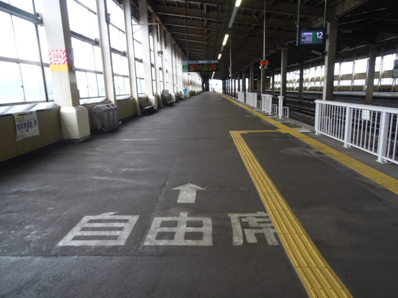 浦佐駅の新幹線ホーム