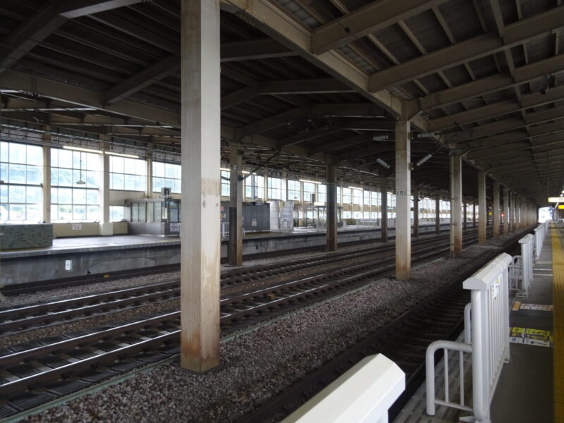 浦佐駅の新幹線・通過線