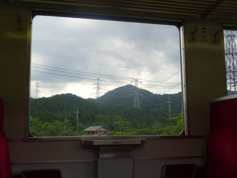 東武鉄道の車内から山が見える