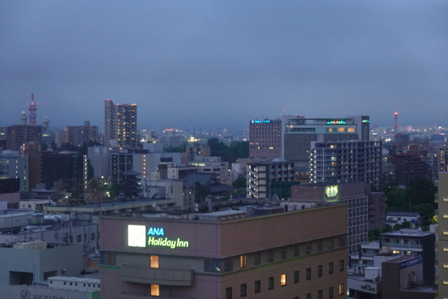 アパヴィラホテル仙台駅五橋から見る仙台市内（夕方）