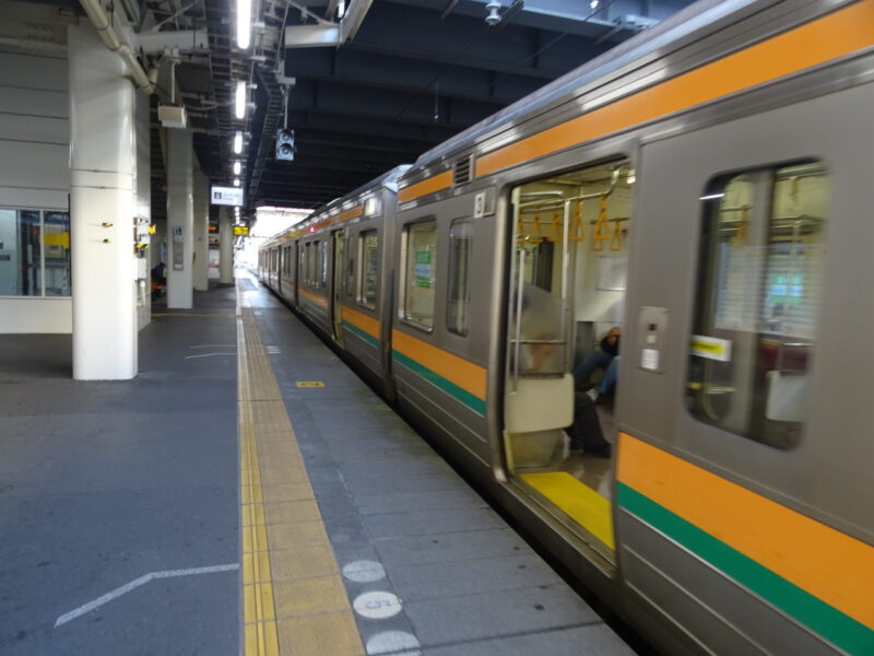 高崎駅に停車中の横川行き普通列車