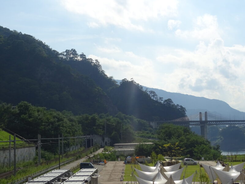 吾妻線・キャンプ場・不動大橋が写っている