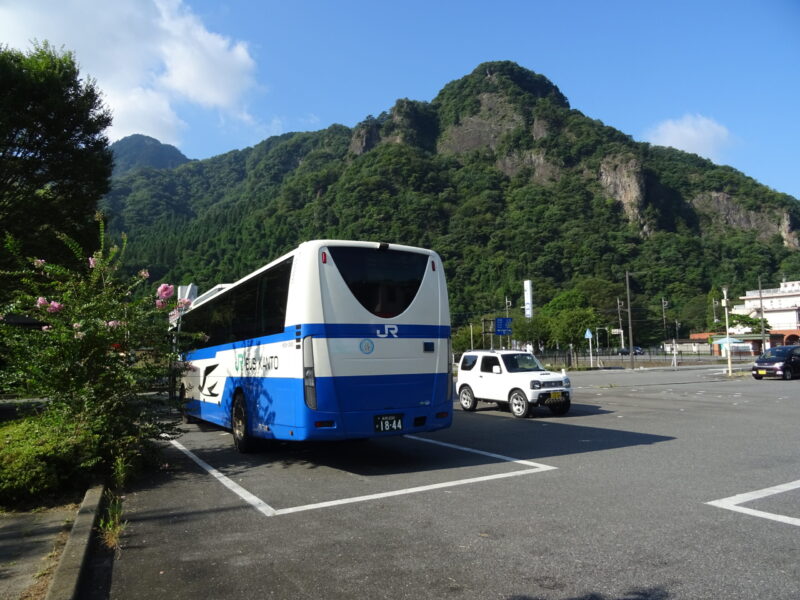 横川駅前に停車中のＪＲバス関東