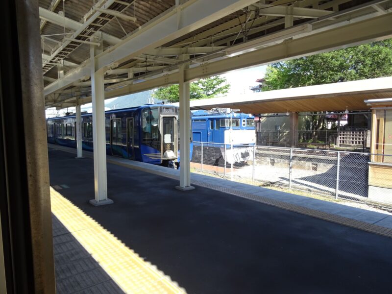 しなの鉄道の軽井沢駅ホーム