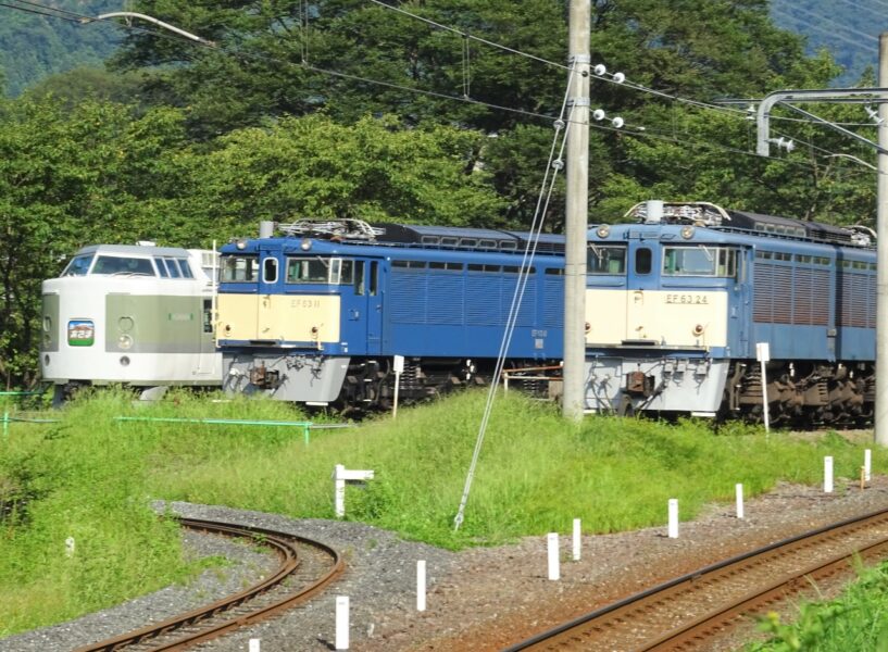 EF63と特急あさまの車両