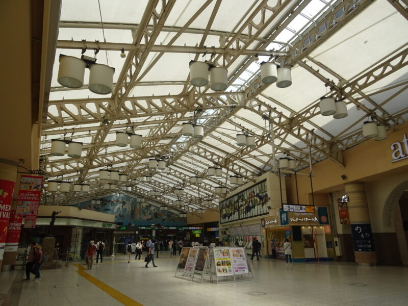 上野駅広小路口から駅舎内へ