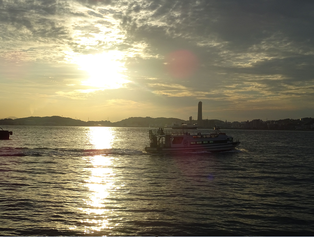 関門海峡とフェリー