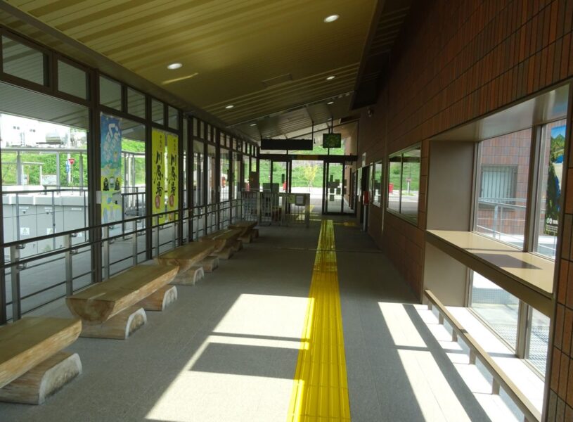 川原湯温泉駅の駅舎内