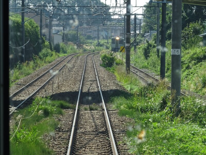 しなの鉄道の列車を小海線の列車が追いかける