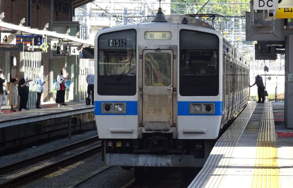 熊本駅に停車中の４１５系１５００番台