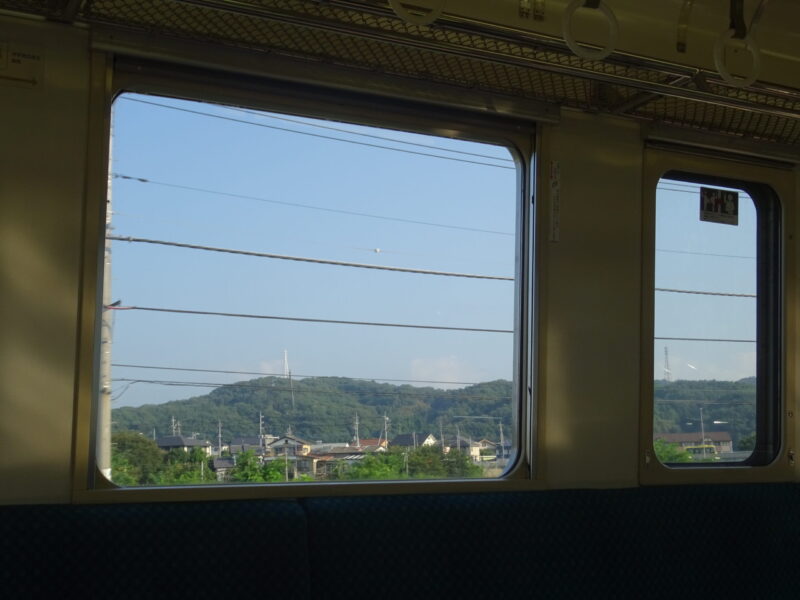 山を越えた先に安中榛名駅がある