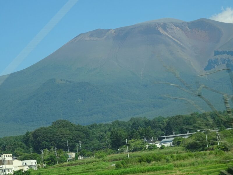 しなの鉄道線から見える浅間山