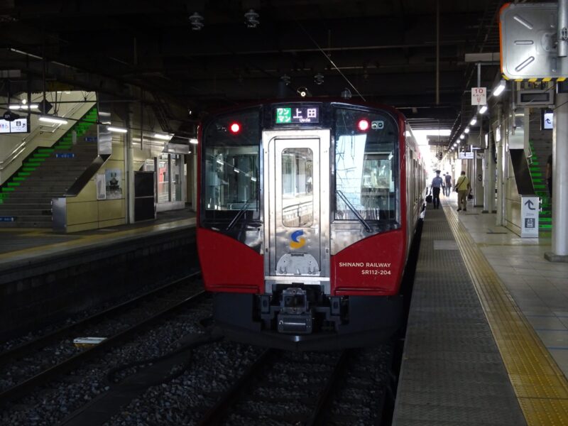 長野駅に停車中のしなの鉄道ＳＲ１系