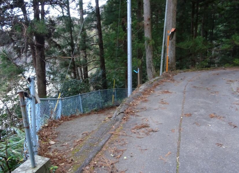 中井侍駅の入口