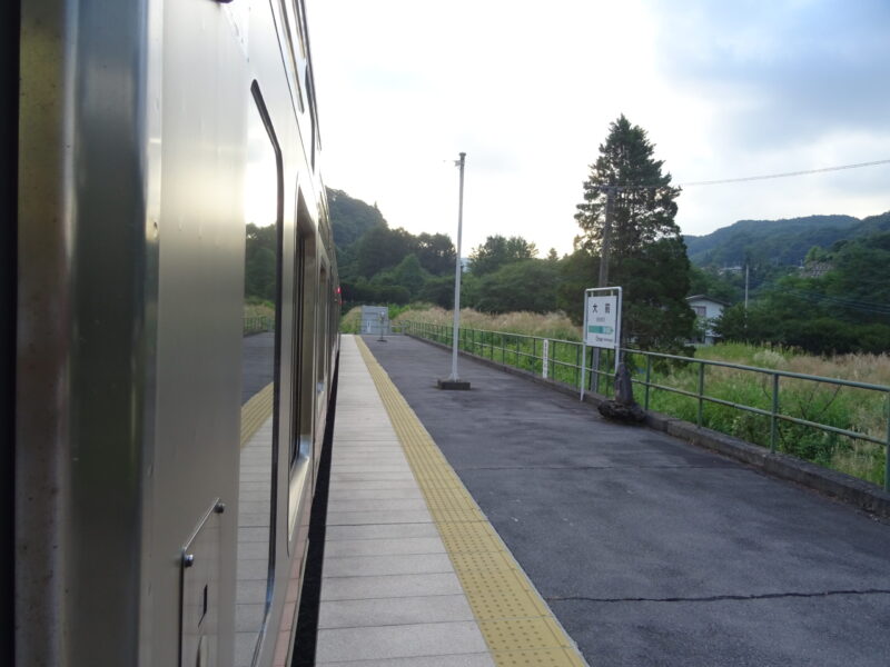 大前駅の末端方向を211系の車内から