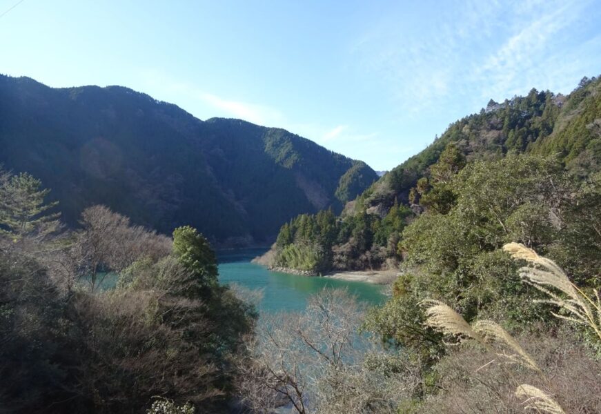 大嵐駅前から見える天竜川