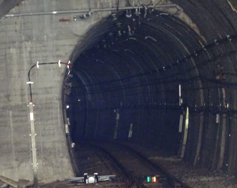 大嵐駅のトンネルをもっと近くで撮ってみた