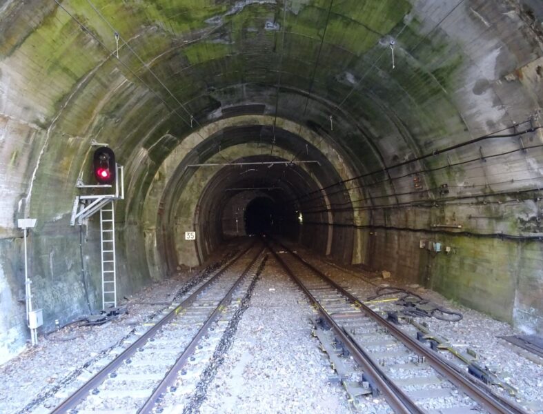 大嵐駅のトンネル